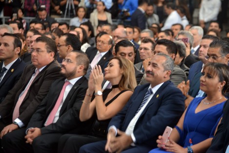 Aplausómetro legislativo detectó a María Josefina Gamboa como la diputada más aplaudidora. 