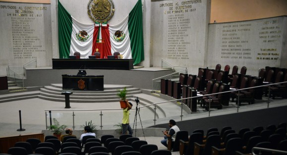 Durante la  Tercera Sesión Ordiaria del Primer Periodo de sesiones del Segundo año de Ejercicio Constitucional se dio entrada a la Iniciativa de Ley de Ingresos y Decreto de Presupuesto de Egresos del gobierno del Estado de Veracruz de Ignacio de la Llave, para el ejercicio fiscal 2018, presentada por el gobernador del Estado Miguel Ángel Yunes Linares. 