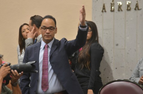 Uno de los temas de larga discusión fue el Anteproyecto de punto de acuerdo para exhortar al titular del Poder Ejecutivo del Estado y a la Sedesol estatal a transparentar las reglas de operación del programa Veracruz Comienza Contigo, programa que fue defendido a capa y espada por panistas y perredistas.  