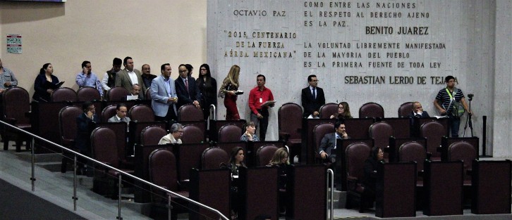 El Pleno del Congreso del Estado de Veracruz aprobó el calendario de comparecencias de los titulares de las dependencias del Poder Ejecutivo estatal, para la glosa del Primer Informe de Gobierno, iniciando el viernes 17 de noviembre a las 10 hrs con el Secretario de Gobierno, y a las 17:00 hrs el Secretario de Seguridad Pública.