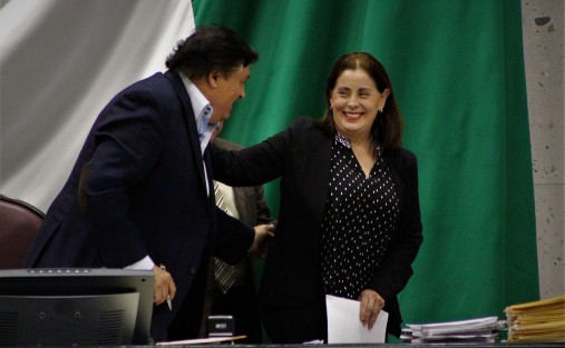 Los diputados integrantes del Grupo Legislativo del PRI, presentaron, a través del legislador Ángel Armando López Contreras, un anteproyecto con Punto de Acuerdo para exhortar al titular del Poder Ejecutivo del Estado y a la Secretaría de Desarrollo Social del Gobierno de Veracruz, a establecer, publicar y transparentar las reglas de operación del Programa Veracruz Comienza Contigo.