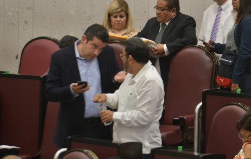 Diputados aprobaron por unanimidad la reforma a la Constitución Política del Estado por el que se otorgan facultades a la Universidad Veracruzana (UV) para presentar iniciativas de ley o decretos relacionados con su autonomía, organización y funcionamiento.
