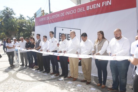 Dio inicio la campaña comercial conocida como Buen Fin, en la ciudad de Veracruz. Decenas de comercios ofertarán mercancía a bajo costo durante el próximo fin de semana. 