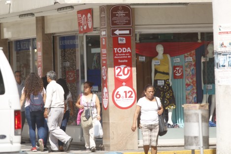 Dio inicio la campaña comercial conocida como Buen Fin, en la ciudad de Veracruz. Decenas de comercios ofertarán mercancía a bajo costo durante el próximo fin de semana. 