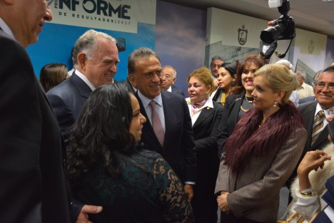 El Magistrado Presidente del Poder Judicial en el estado, Edel Álvarez Peña, acompañado por el Gobernador Miguel Ángel Yunes, Magistrados, Secretarios de despacho e invitados especiales, rindió su primer informe de actividades al frente de este poder.
