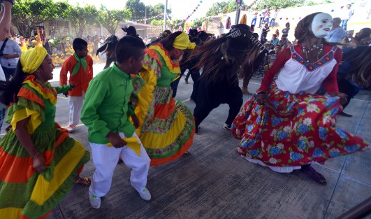 
Mata Clara, Municipio de Cuitláhuac, es la localidad veracruzana que tiene una mayor población de afromexicanos, y lucha --junto con otros pueblos de México como los ubicados en Oaxaca y Guerrero-- por el reconocimiento constitucional como una etnia propia, con identidad ancestral africana.