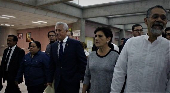 Este viernes dieron inicio la comparecencias de los integrantes del gabinete del Gobernador Yunes Linares. Correspondió al Secretario de Gobierno, Rogelio Franco, y al titular de la SSP, Jaime Téllez Marié, ser los primeros en repetir el discurso de que todo ha cambiado de un año para acá;  esto ante los cuestionamientos de diputados de oposición. 