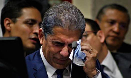 Durante su comparecencia, el secretario de Finanzas y Planeación, Guillermo Moreno Chazzarini, evitó dar a conocer el monto del costo por la restructuración de la deuda estatal, al señalar que como no se han firmados los contratos, aún no se sabe cuál será el monto por cada contrato. 
