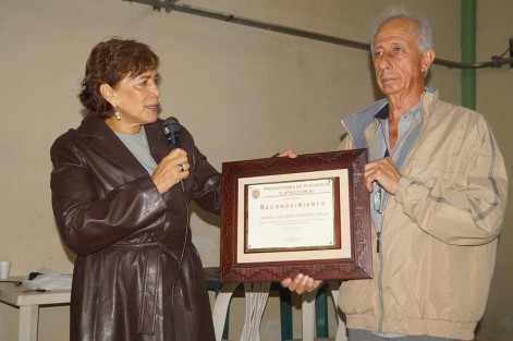 Baltazar Mendoza Parra, recibió reconocimiento por gestiones hacia plataneros
