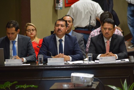 Entre los cuestionamientos que se realizaron al titular de la SEV, están  temas como laUPAV, escuelas en malas condiciones y el rezago educativo en la entidad.