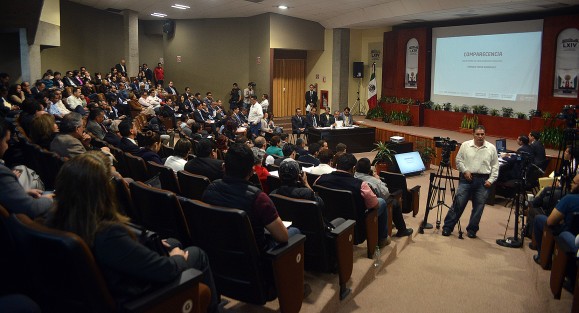 Con preguntas a modo, transcurrió la comparecencia del Secretario de Educación de Veracruz, Enrique Pérez, ante diputados locales. 