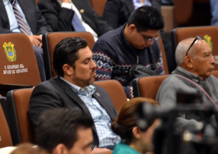 Algunos de los diputados asistentes a la comparecencia del titular de la SEV, disfrutaron de las 4 horas que duró el trámite, durmiendo una siesta como angelitos. Lo que es confiar en su Ángel de la guarda, y que nada les va a pasar. 