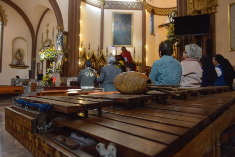 Como es tradición cada 22 de noviembre, músicos xalapeños acuden a dar gracias a Santa Cecilia, su patrona y protectora, debido a que la tradición cuenta que mientras ella era martirizada, cantaba Salmos. 