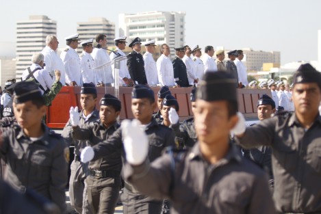 La Secretaría de Marina, a través de la Primera Región Naval, celebra el Día de la Armada de México con un desfile y entrega de reconocimientos a marinos destacados. El gobernador del estado, asistió como invitado, junto con algunos de sus allegados.