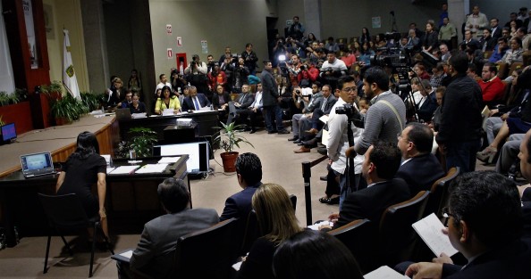 Durante su comparecensia ante el Congreso del Estado, la Secretaria de Desarrollo Social,  Indira Rosales, dijo que presentaron denuncia contra empresas fantasma ya detectadas por el SAT,  a través de las cuales se desviaron más de 486 millones de pesos.