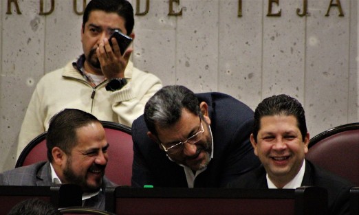 En un ambiente de alegría, la LXIV Legislatura de Veracruz aprobó la reforma a la ley para una regulación eficaz de los requisitos indispensables que deben cubrir los desarrolladores de espacios urbanos, tanto para la obtención de las licencias de construcción correspondientes, como antes de transferir la propiedad a quienes vayan a habitar dichos espacios.