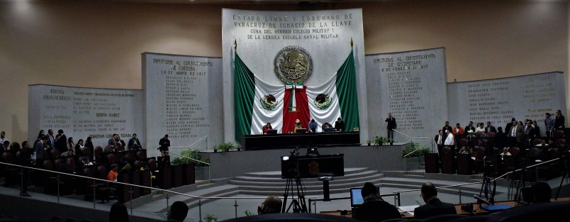 El diputado Nicolás de la Cruz de la Cruz, del Grupo Legislativo de MORENA, presentó una iniciativa con proyecto de Ley de Prestación de Servicios para la Atención, Cuidado y Desarrollo Integral Infantil para el Estado de Veracruz, que tiene como propósito establecer la concurrencia entre el Estado y los Municipios, así como la participación del sector privado y social en la prestación de los servicios de cuidado de infantes. 