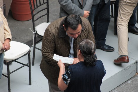 Al hacer una nueva entrega de apoyos de #MiHogarSeguro, el alcalde Américo Zúñiga Martínez informó que a través de este programa, desde 2015 a la fecha, se han apoyado con más de 8.5 millones de pesos a cientos de familias xalapeñas que sufrieron afectaciones en sus viviendas por incendios, explosiones y fenómenos hidrometeorológicos.