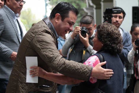Al hacer una nueva entrega de apoyos de #MiHogarSeguro, el alcalde Américo Zúñiga Martínez informó que a través de este programa, desde 2015 a la fecha, se han apoyado con más de 8.5 millones de pesos a cientos de familias xalapeñas que sufrieron afectaciones en sus viviendas por incendios, explosiones y fenómenos hidrometeorológicos.