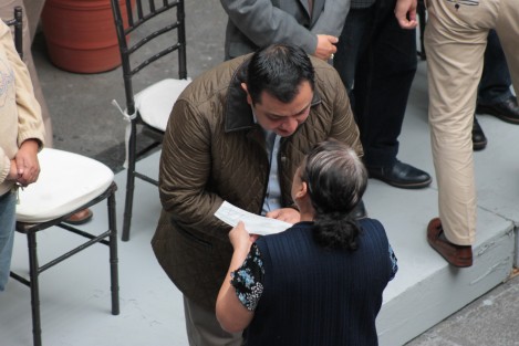 Al hacer una nueva entrega de apoyos de #MiHogarSeguro, el alcalde Américo Zúñiga Martínez informó que a través de este programa, desde 2015 a la fecha, se han apoyado con más de 8.5 millones de pesos a cientos de familias xalapeñas que sufrieron afectaciones en sus viviendas por incendios, explosiones y fenómenos hidrometeorológicos.