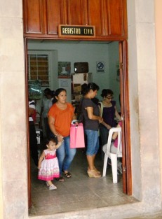 Incrementan solicitudes en el registro civil, actas certificadas, registros de nacimientos y defunciones, lo más tramitado, así lo mencionó Pedro Arias Pazos, titular de la dependencia.
