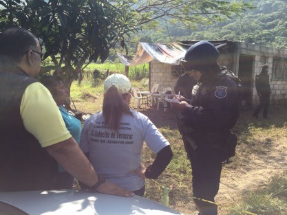 El colectivo Solecito, de buscadores de desparecidos, arribó esta mañana de viernes a las faldas del Cerro de Chicahuaxtla, municipio de Ixtaczoquitlán, exigiendo les permitieran entrar pues supieron que personas ajenas entraron recientemente sin ser parte de alguna autoridad o colectivo, como estipula un acuerdo que tienen.