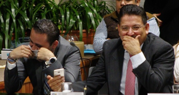 La LXIV Legislatura de Veracruz recibió, con motivo de la Glosa del Primer Informe de Gobierno, la comparecencia del titular de la Secretaría de Desarrollo Agropecuario, Rural y Pesca (SEDARPA), Joaquín Rosendo Guzmán Avilés, quien informó sobre las actividades desarrolladas durante este año en las que destacó el orden administrativo en la entrega de los apoyos y programas destinados al campo.