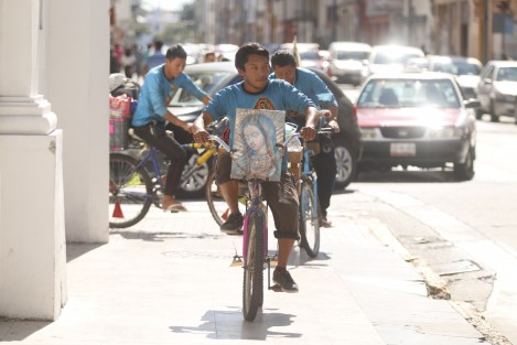 Un grupo de peregrinos católicos mayas, realizaron una procesión que inició en Yucatán y finalizó en la Catedral de Nuestra Señora de la Asunciòn. Los fieles guadalupanos hicieron un recorrido que duró una semana.