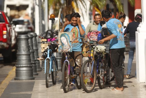 Un grupo de peregrinos católicos mayas, realizaron una procesión que inició en Yucatán y finalizó en la Catedral de Nuestra Señora de la Asunciòn. Los fieles guadalupanos hicieron un recorrido que duró una semana.