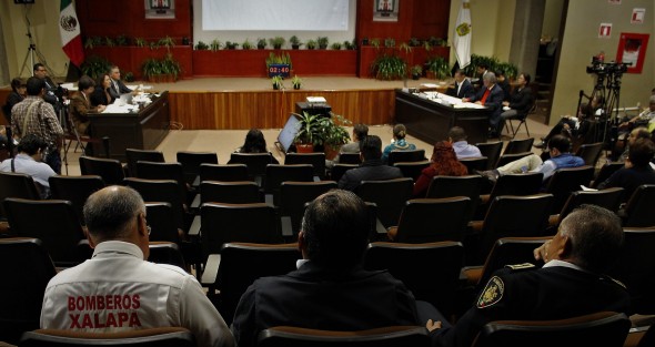 Al comparecer ante diputados y diputadas de la LXIV Legislatura de Veracruz, con motivo de la Glosa del Primer Informe de Gobierno, la titular de la Secretaría de Protección Civil (SPC) del Estado, Yolanda Baizabal Silva, informó sobre las acciones implementadas para la prevención de riesgos, la verificación a empresas y los dictámenes para la instalación del Gasoducto Xalapa-Emiliano Zapata-Coatepec, entre otros temas.  