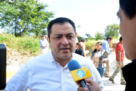 La sociedad reclama seguridad y nosotros como gobierno estamos obligados a cumplir, por ello no vamos a caer en ningún tipo de polémica estéril que pudiera ser aprovechada y buscada por la delincuencia, quienes quieren vernos divididos y quienes debemos enfrentar con una extraordinaria coordinación de los tres órdenes de gobierno y con acciones puntuales, señaló el alcalde Américo Zúñiga Martínez.