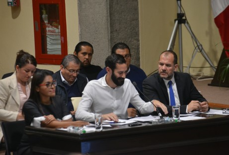 El coordinador de Comunicación Social del Gobierno del Estado de Veracruz, Elías Assad Danini, compareció ante el Congreso local. Destacó la reducción en el presupuesto que maneja esa dependencia, en comparación con administraciones anteriores. De 63 mdp que manejan, únicamente con 3 millones 250 mil pesos, difunden las acciones de Gobierno, con lo que les quedarían 60 mdp. 