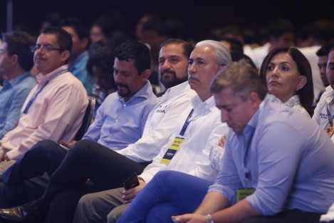 Horacio Zarate Avecedo, Presidente del Consejo Mexicano de Enérgia y Petroquímica, impartió la conferencia <em>Foro de Energía Gas y Petróleo</em>, dentro de las actividades del Congreso Veracruzano de Gas Energía y Petroleo.
