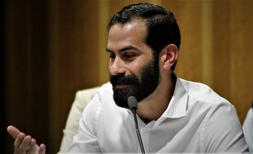 El titular de CS del Gobierno,  Elías Assad,  compareció en el Congreso acompañado del director de RTV, Raúl Martínez, también la Comisión de diputados.
