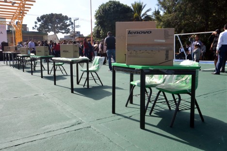 Se han entregado unos 220 millones de pesos para impulsar la educación en Xalapa, si se suman los más de 163 millones de pesos donados al Gobierno del Estado en 22 inmuebles propiedad municipal con los cerca de 60 millones de pesos en obras y otros apoyos.  
