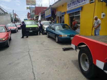 Falta de cultura vial en la ciudad, clara muestra es que no se respetan las señales viales, ni los límites de estacionamientos.