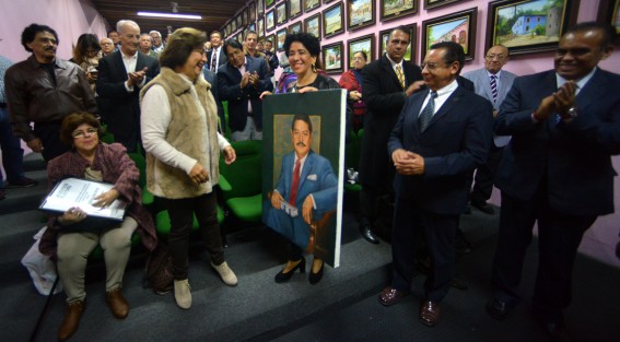 Durante el acto de reconocimiento al Maestro Guillermo Zúñiga, el senador José Yunes Zorrilla se comunicó vía telefónica para reconocer la labor del Maestro. Además, el senador hizo llegar hasta el lugar un retrato al óleo del homenajeado.  
