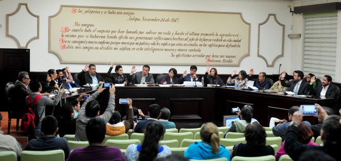 Con la finalidad de dejar perfectamente registrados los adeudos del Gobierno del Estado al Ayuntamiento de Xalapa, y para que puedan ser reclamados 252 mdp, por la administración entrante, el Cabildo encabezado por el alcalde Américo Zúñiga Martínez incluyó en su última sesión ordinaria un punto informativo sobre este tema.