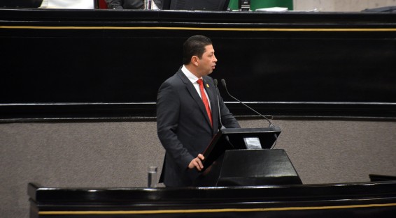 El gobernador Miguel Ángel Yunes Linares compareció ante el Congreso del Estado.