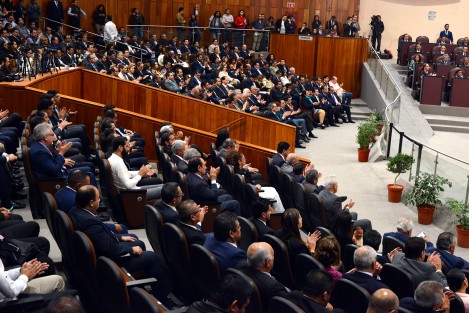 El gobernador Miguel Ángel Yunes Linares compareció ante el Congreso del Estado.