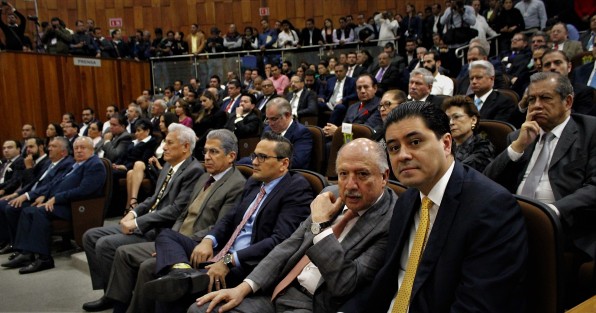 El gobernador Miguel Ángel Yunes Linares compareció ante el Congreso del Estado.