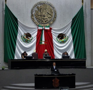 El gobernador Miguel Ángel Yunes Linares compareció ante el Congreso del Estado.