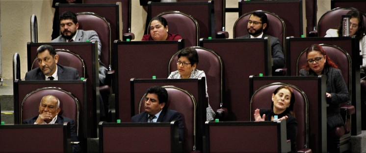  La bancada de MORENA nunca aplaudió las intervenciones del gobernador, únicamente la diputada Judith González  Sheridan,  que al parecer en breve dejaría a los morenos y  sería un nuevo diputado del PAN.  

