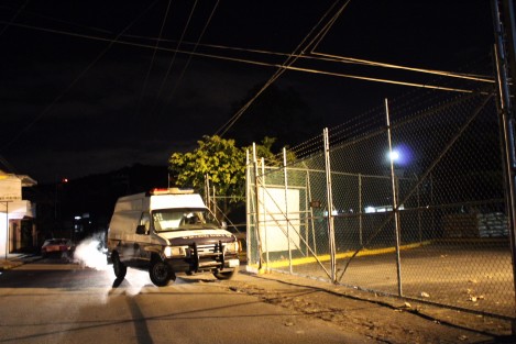 Fuerte operativo en el penal de Pacho Viejo Coatepec, por la presencia de 7 presuntos secuestradores que fueron citados a audiencia. Trasciende que entre los detenidos está una candidata independiente. Al final fue innecesaria la presencia aparatosa de la Policía.
