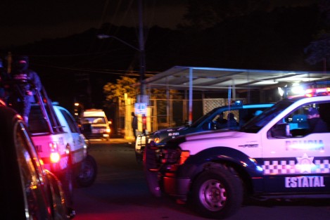 Fuerte operativo en el penal de Pacho Viejo Coatepec, por la presencia de 7 presuntos secuestradores que fueron citados a audiencia. Trasciende que entre los detenidos está una candidata independiente. Al final fue innecesaria la presencia aparatosa de la Policía.
