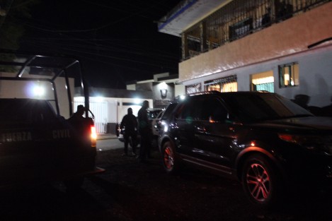 Fuerte operativo en el penal de Pacho Viejo Coatepec, por la presencia de 7 presuntos secuestradores que fueron citados a audiencia. Trasciende que entre los detenidos está una candidata independiente. Al final fue innecesaria la presencia aparatosa de la Policía.
