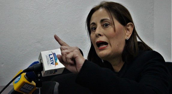 La diputada local del Distrito XXVIII de Minatitlán, Miriam Judith González Sheridan, anunció su separación del Grupo Legislativo de MORENA del Congreso del Estado. Se habría declarado independiente y de ahí se espera anuncie su adhesión al PAN.