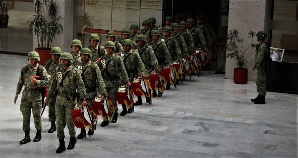 Todo en orden en la milicia, quienes estuvieron en el Palacio Legislativo este viernes para supervisar la logística para el evento del domingo próximo, en que la SEDENA y SEMAR recibirán la medalla Adolfo Ruíz Cortines. 