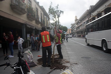 Algunas  de las obras en el Centro Histórico reciben los últimos detalles, otras, todavía necesitan más tiempo. La calle Felipe Carrillo Puerto ya fue abierta a la circulación.