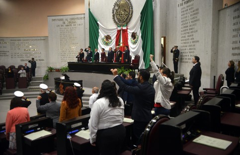 La Sexagésima Cuarta Legislatura del Honorable Congreso del Estado de Veracruz entregó la medalla  y diploma “Adolfo Ruiz Cortines 2017” a las Secretarías de Marina (SEMAR) y de la Defensa Nacional (SEDENA), por su compromiso con el pueblo de México y particularmente con los veracruzanos. 